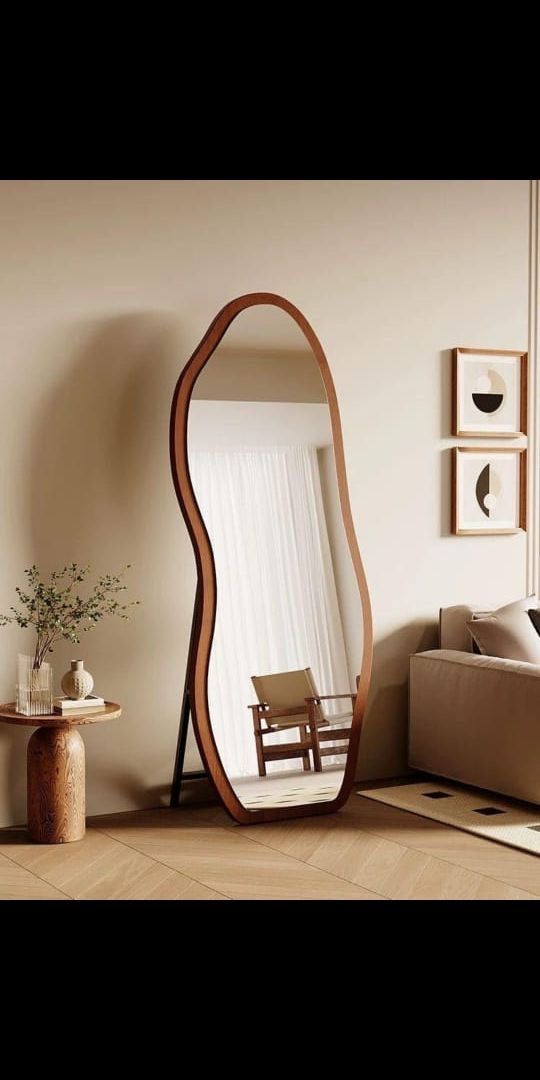 Curvy Standing Mirror with Full-Length Design